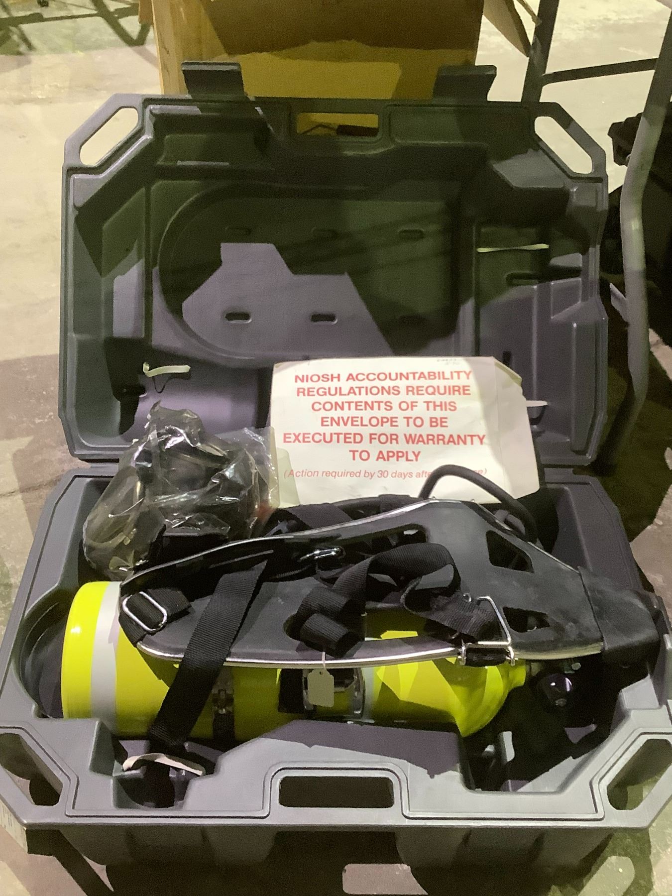 Scba Bcase NATIONAL DRAEGER INC. PA-80 SERIES SCBA AIR PACK WITH CASE