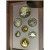 Image 2 : 2 CANADIAN DOLLAR COINS AND ROYAL CANADIAN MINT 1995 COIN SET