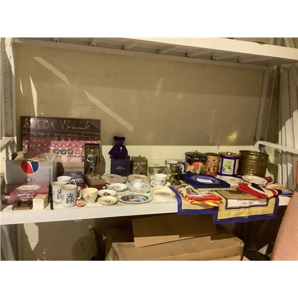 ASSORTED ROYAL FAMILY COLLECTIBLES, FLAGS, BISCUIT TINS, CARDS, PRINCESS DIANA BEANIE BABY, AND