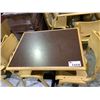 Image 2 : TABLE 29.5 X 24" WITH 2 CHAIRS