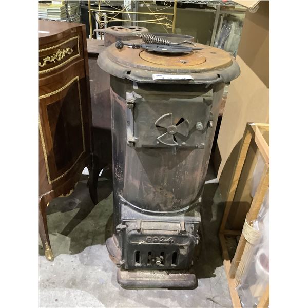 VINTAGE FREE STANDING CAST IRON STOVE