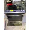 Image 2 : WHIRLPOOL STAINLESS STEEL ELECTRIC GLASS TOP 4 BURNER SLIDE IN STOVE