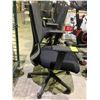 Image 2 : MESHBACK ROLLING OFFICE CHAIR