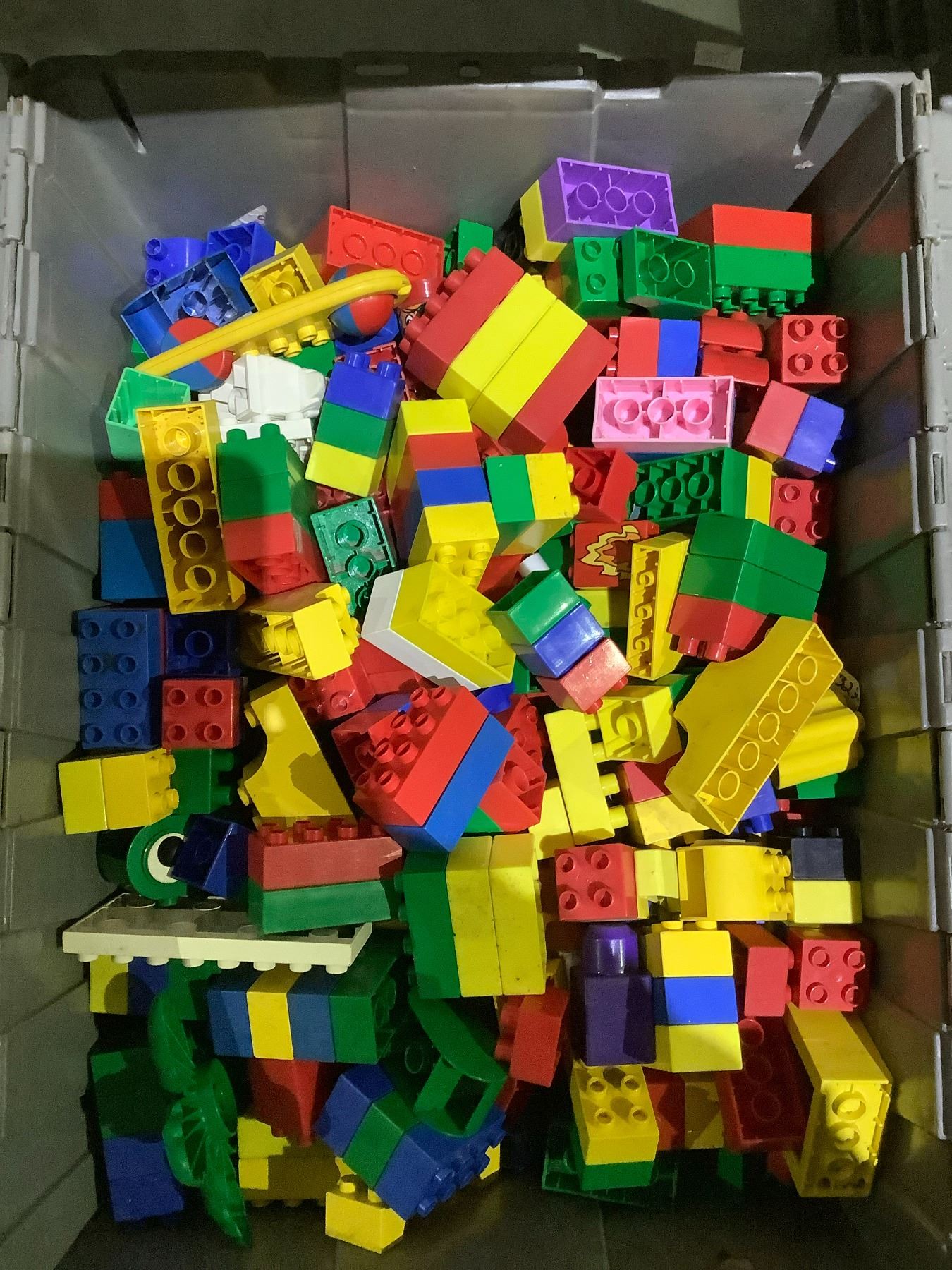 BIN OF DUPLO BLOCKS & STORAGE CONTAINERS