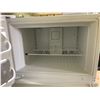 Image 2 : FRIGIDAIRE APARTMENT SIZE WHITE SWING OUT FRIDGE