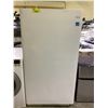 Image 1 : FRIGIDAIRE SWING OUT STANDING FREEZER