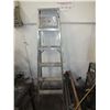 Image 1 : 6ft Aluminum Ladder & Small Work Bench