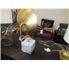 Image 1 : Unique Lamp