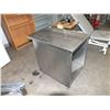 Image 2 : Stainless Steel Table