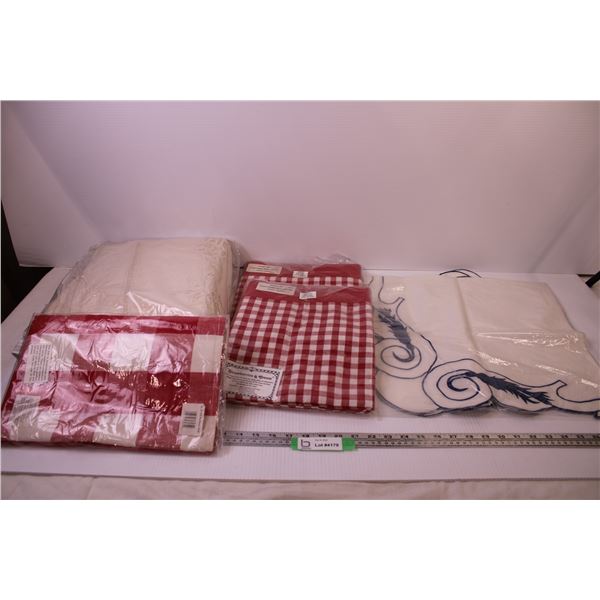 Assorted Linens