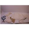 Image 1 : Assorted Linens and Doilies