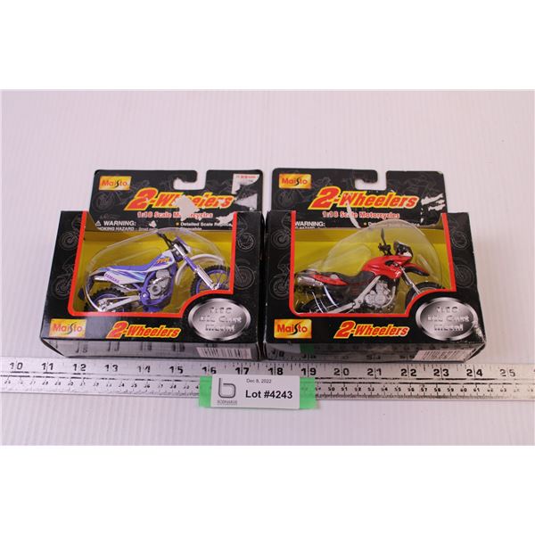 (2) Maisto 1/18 Scale Diecast Motorcycles