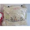 Image 2 : (2) Vintage Cushions