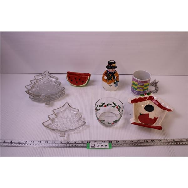 (5) Christmas Plates + (3) Christmas Decor Items and Misc