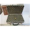 Image 2 : Wooden Bead Seat Cover - Leather Briefcase - Plastic Padded Case