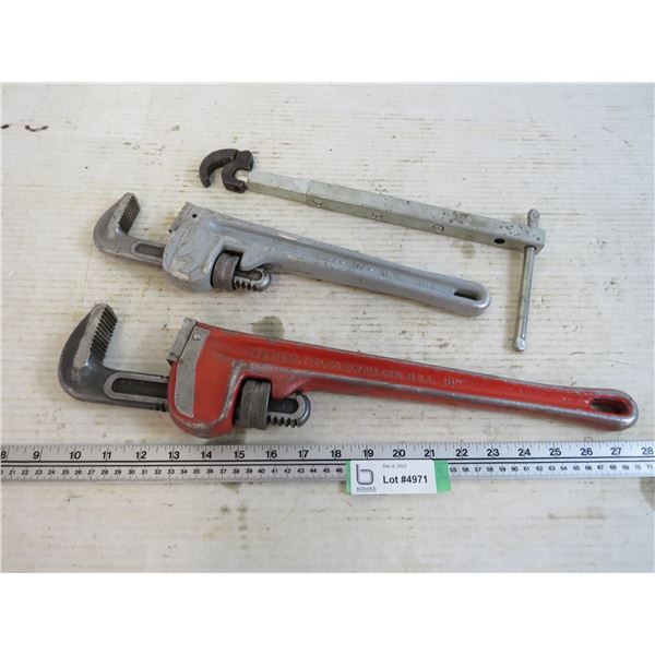 (2) Pipe Wrenches - Plumbers Wrench