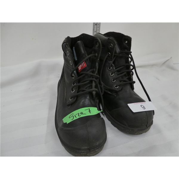 Kodiak work boots size 7