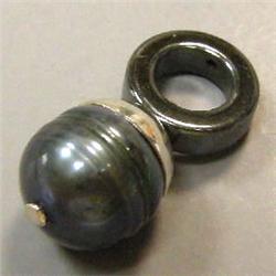 S. SILVER 12 MM BLACK TAHITIAN PEARL AMD HEMATITE UNISEX PENDANT