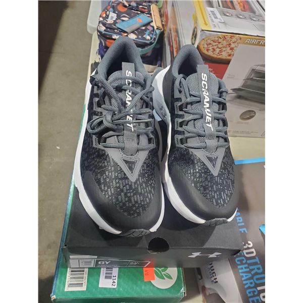Under Armour UA BGS Scramjet 5 Size 6Y Shoes