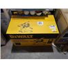 Image 2 : De Walt 12" Double Bevel Sliding Compound Miter Saw NEW