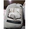 Image 1 : Ugg Devon Sherpa Queen reversible Comforter Set