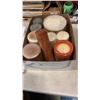 Image 2 : TRAY OF CANDLES AND 3 FLUORESCENT FIXTURES