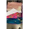 Image 3 : 2 TOTES OF VARIOUS FABRICS