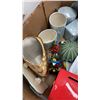Image 8 : 2 BOXES OF COLLECTIBLE DOLLS AND PORCELAIN