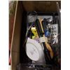 Image 8 : TRAY AND BOX OF KITCHEN AND HOUSEHOLD ITEMS,