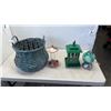 Image 1 : 3 BIRD FEEDERS AND WICKER BASKET