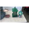 Image 2 : 3 BIRD FEEDERS AND WICKER BASKET