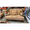 Image 4 : ORNATE 3 PIECE OVERSIZED SOFA SET