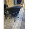 Image 8 : 2 EXECUTIVE LEATHER BOARD ROOM GAS LIFT OFFICE CHAIRS
