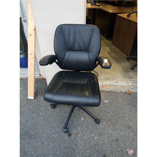 LEATHER GAS LIFT OFFICE CHAIR