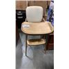 Image 1 : VINTAGE HIGH CHAIR
