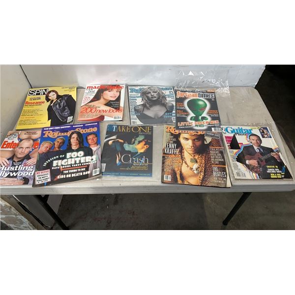 TRAY OF MAGAZINES INCLUDING ROLLING STONES