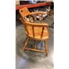 Image 3 : DINING TABLE WITH 2 LEAVES AND 5 TUB STYLE ARM CHAIRS
