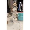 Image 3 : 2 TABLE LAMPS, VASES, FIGURE