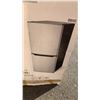 Image 4 : AS NEW INSIGNIA 4.9CU FT BOTTOM MOUNT COMPACT FRIDGE TESTED AND WORKING, RETAIL $399