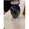 Image 3 : BOX OF COLLECTIBLE SIGNED POTTERY AND ART GLASS