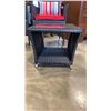 Image 3 : 5 PIECE WICKER PATIO SET WITH LOVESEAT, 2 CHAIRS AND 2 GLASSTOP ENDTABLES