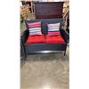 Image 7 : 5 PIECE WICKER PATIO SET WITH LOVESEAT, 2 CHAIRS AND 2 GLASSTOP ENDTABLES
