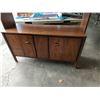 Image 2 : MCM DEILCRAFT BUFFET AND HUTCH