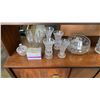 Image 2 : LOT OF CRYSTAL - CRYSTAL BOWL, VASES, CAKE PEDESTAL, LIDDED CANDY DISHES