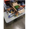 Image 1 : 2 BOXES OF HOT WHEELS, JOHN DEERE AND OTHER COLLECTIBLES