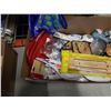 Image 7 : 2 TRAYS OF KITCHEN ITEMS, DECORATIVE BOWLS