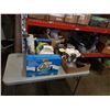 Image 1 : 2 BOXES OF PORCELAIN AND CERAMIC COLLECTIBLES