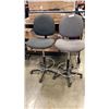 Image 1 : 2 GAS LIFT ROLLING CHAIRS