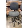 Image 3 : 2 GAS LIFT ROLLING CHAIRS