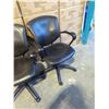 Image 2 : 2 EXECUTIVE LEATHER BOARD ROOM GAS LIFT OFFICE CHAIRS